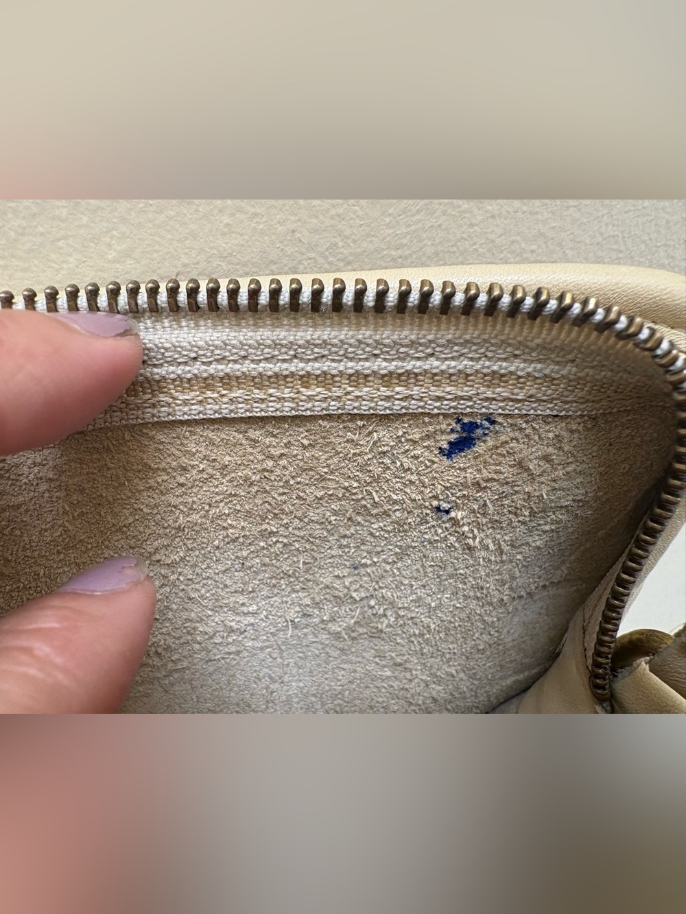 Vintage Coach Sutton Bag #9814 
Cream Leather Crossbody-see pics for stains - Picture 4 of 16